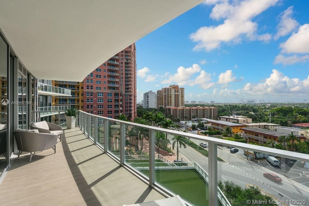 Recently Sold: $3,875,000 (4 beds, 4 baths, 3204 Square Feet)