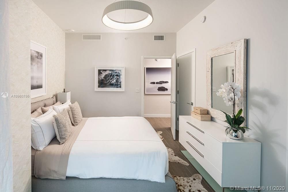 Recently Sold: $3,875,000 (4 beds, 4 baths, 3204 Square Feet)