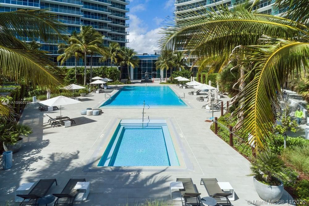 Recently Sold: $3,875,000 (4 beds, 4 baths, 3204 Square Feet)