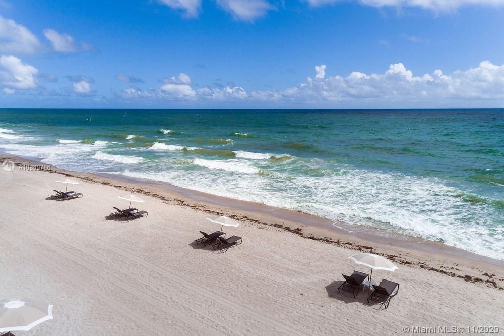 Recently Sold: $3,875,000 (4 beds, 4 baths, 3204 Square Feet)