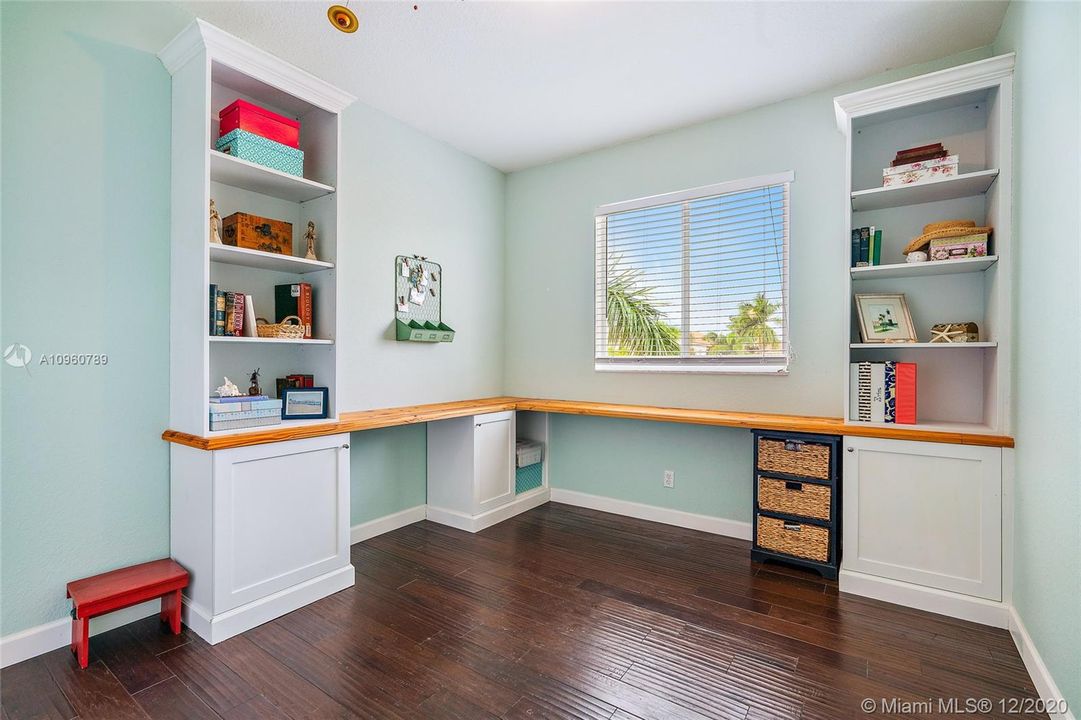 Bedroom #4 has built in cabinets and counter with wood floors and wood blinds. 9"ceiling. Homeowners use as an office.