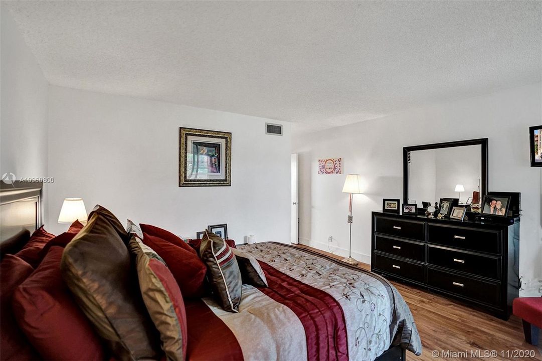 Recently Sold: $128,000 (2 beds, 2 baths, 1100 Square Feet)