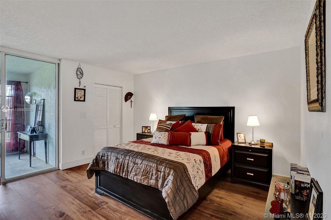 Recently Sold: $128,000 (2 beds, 2 baths, 1100 Square Feet)