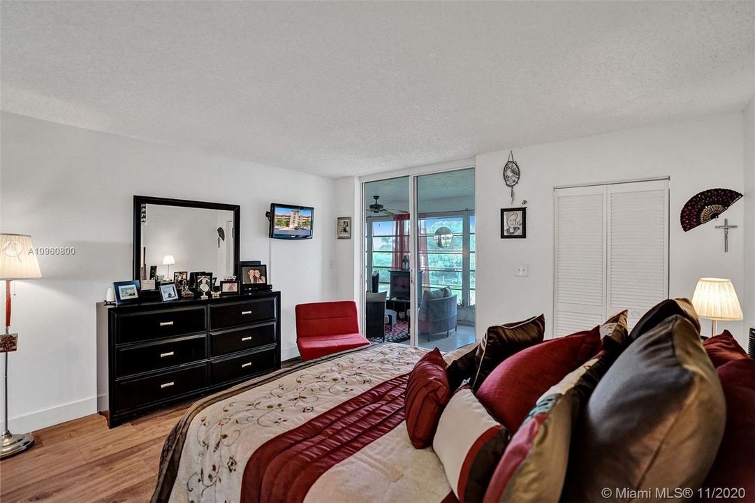 Recently Sold: $128,000 (2 beds, 2 baths, 1100 Square Feet)