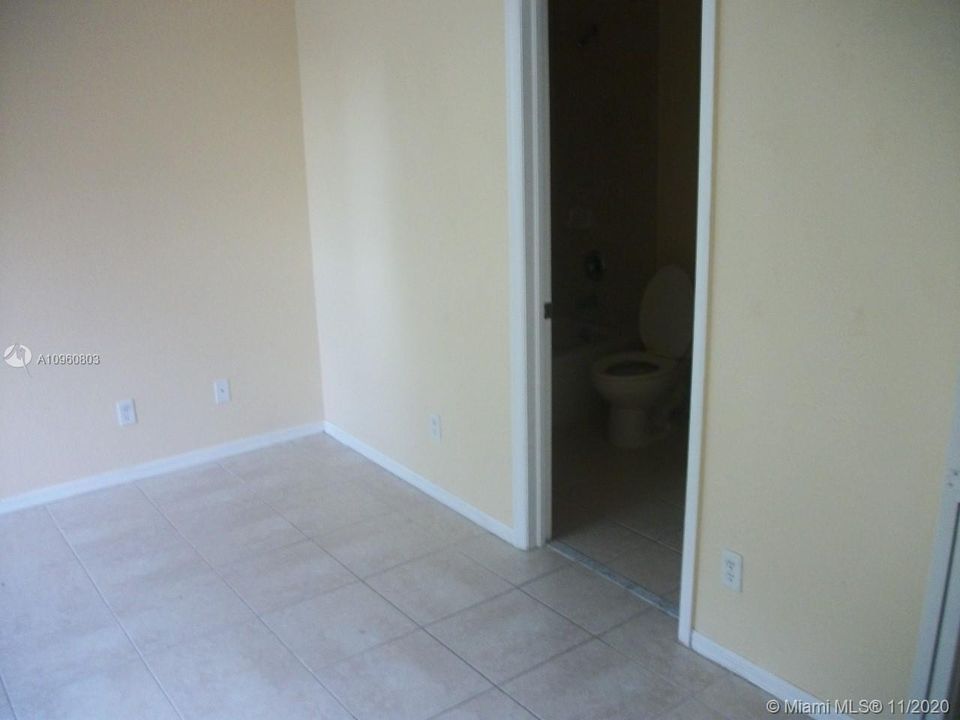 Recientemente alquilado: $1,700 (4 camas, 3 baños, 1618 Pies cuadrados)