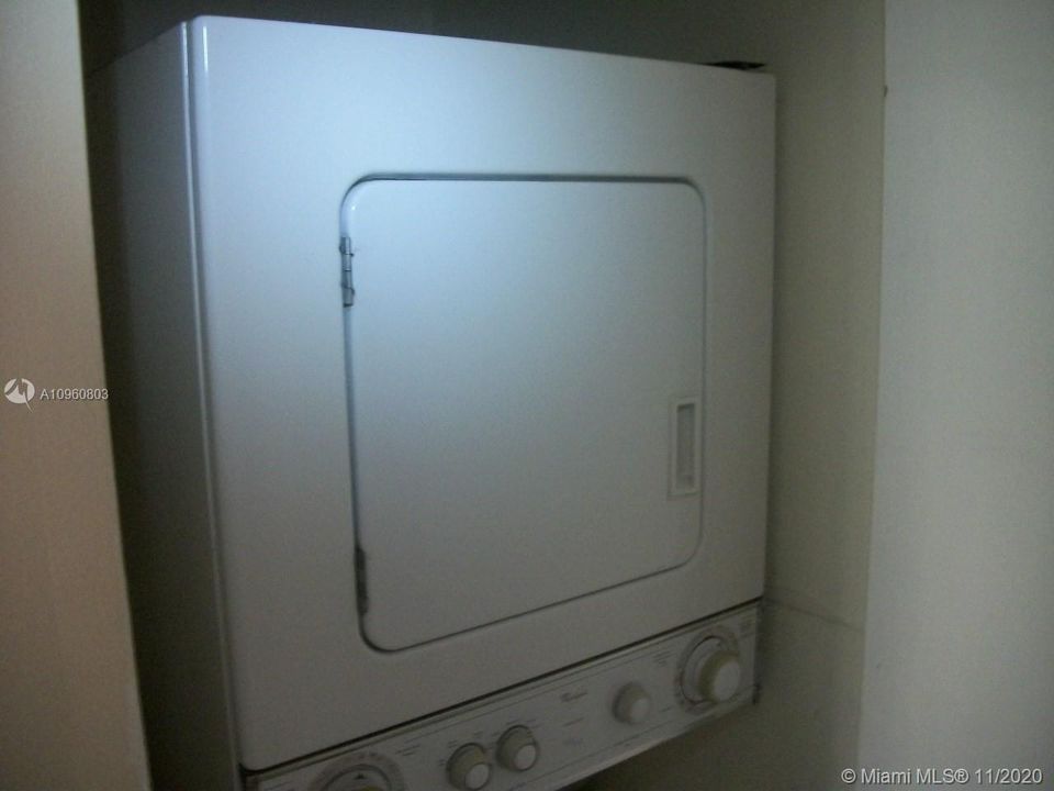 Recientemente alquilado: $1,700 (4 camas, 3 baños, 1618 Pies cuadrados)