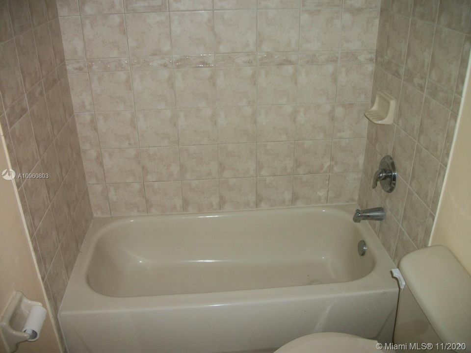 Recientemente alquilado: $1,700 (4 camas, 3 baños, 1618 Pies cuadrados)