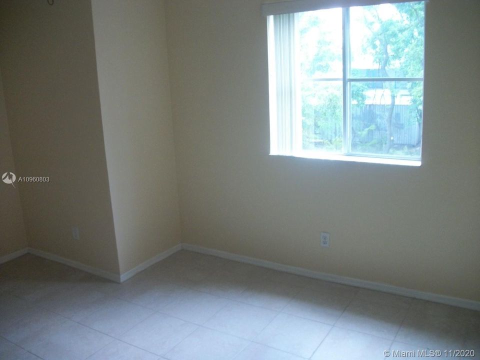 Recientemente alquilado: $1,700 (4 camas, 3 baños, 1618 Pies cuadrados)
