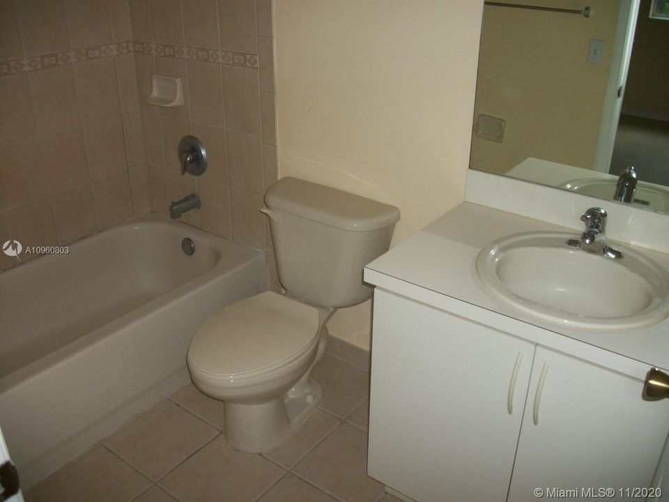 Recientemente alquilado: $1,700 (4 camas, 3 baños, 1618 Pies cuadrados)