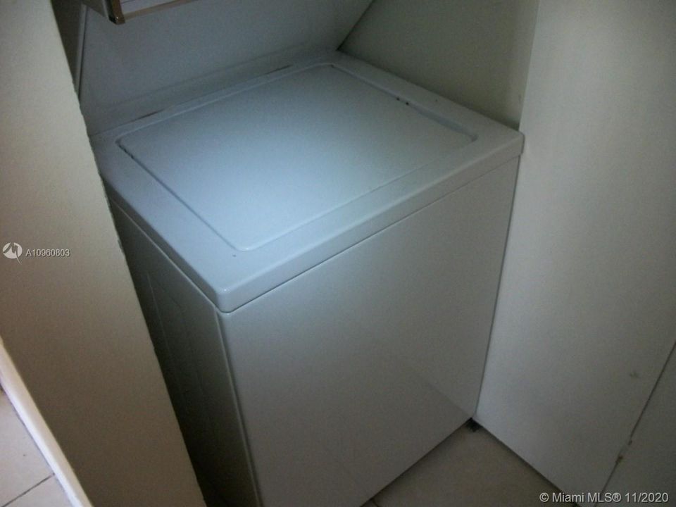 Recientemente alquilado: $1,700 (4 camas, 3 baños, 1618 Pies cuadrados)