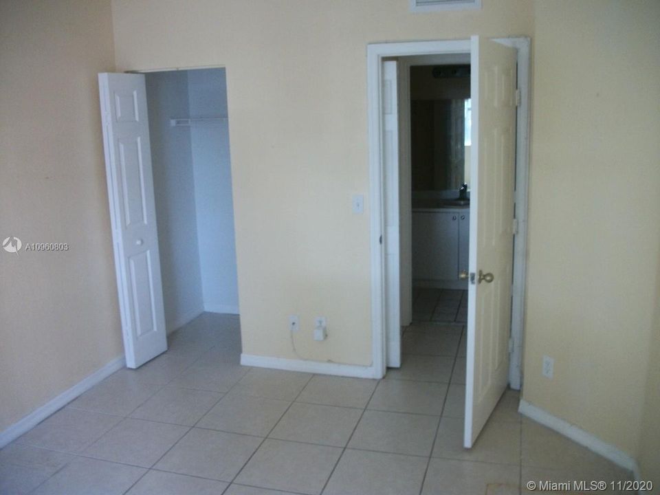 Recientemente alquilado: $1,700 (4 camas, 3 baños, 1618 Pies cuadrados)