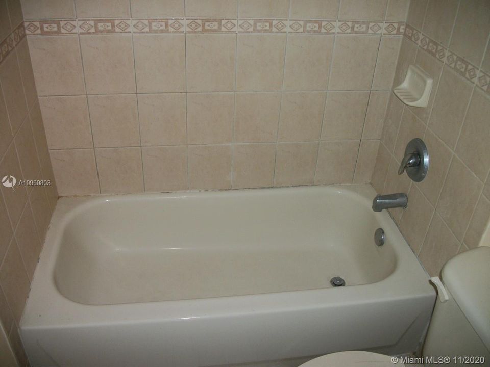 Recientemente alquilado: $1,700 (4 camas, 3 baños, 1618 Pies cuadrados)