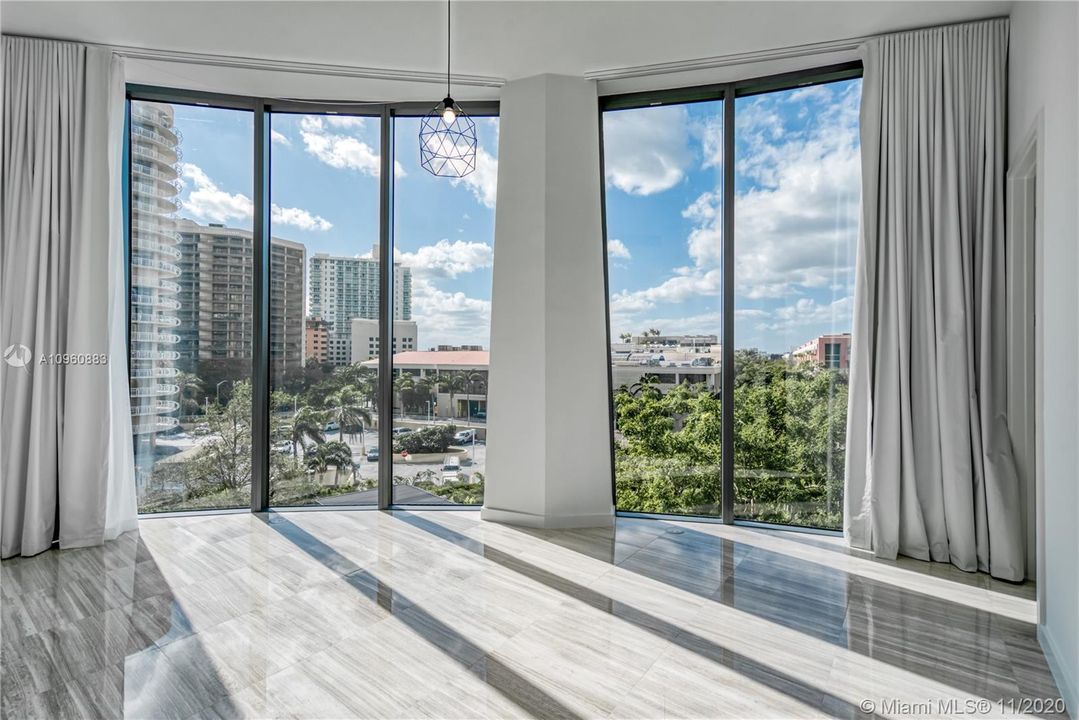 Recently Sold: $2,795,000 (4 beds, 5 baths, 3592 Square Feet)