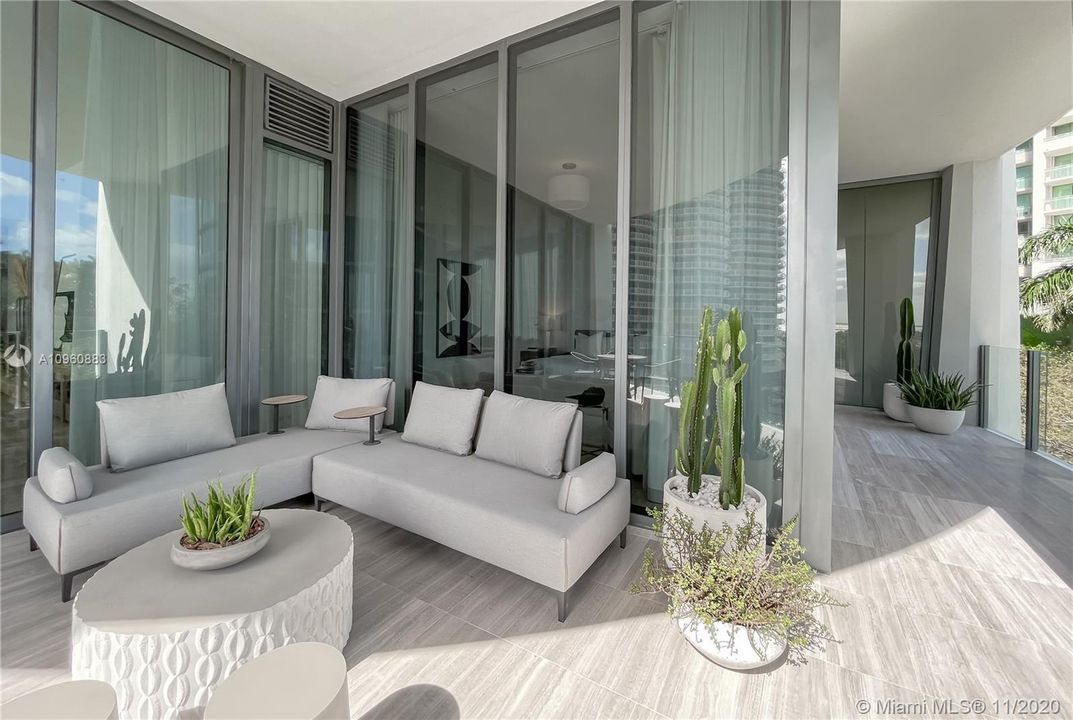 Recently Sold: $2,795,000 (4 beds, 5 baths, 3592 Square Feet)