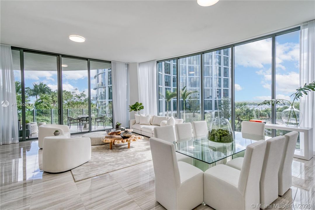 Recently Sold: $2,795,000 (4 beds, 5 baths, 3592 Square Feet)
