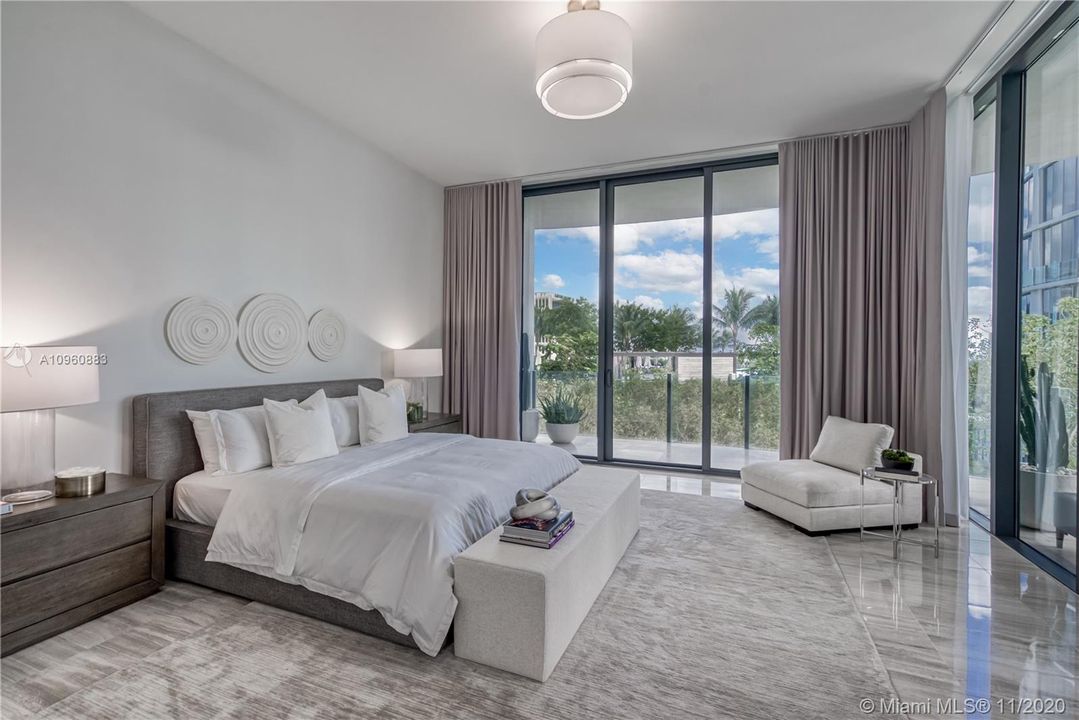Recently Sold: $2,795,000 (4 beds, 5 baths, 3592 Square Feet)