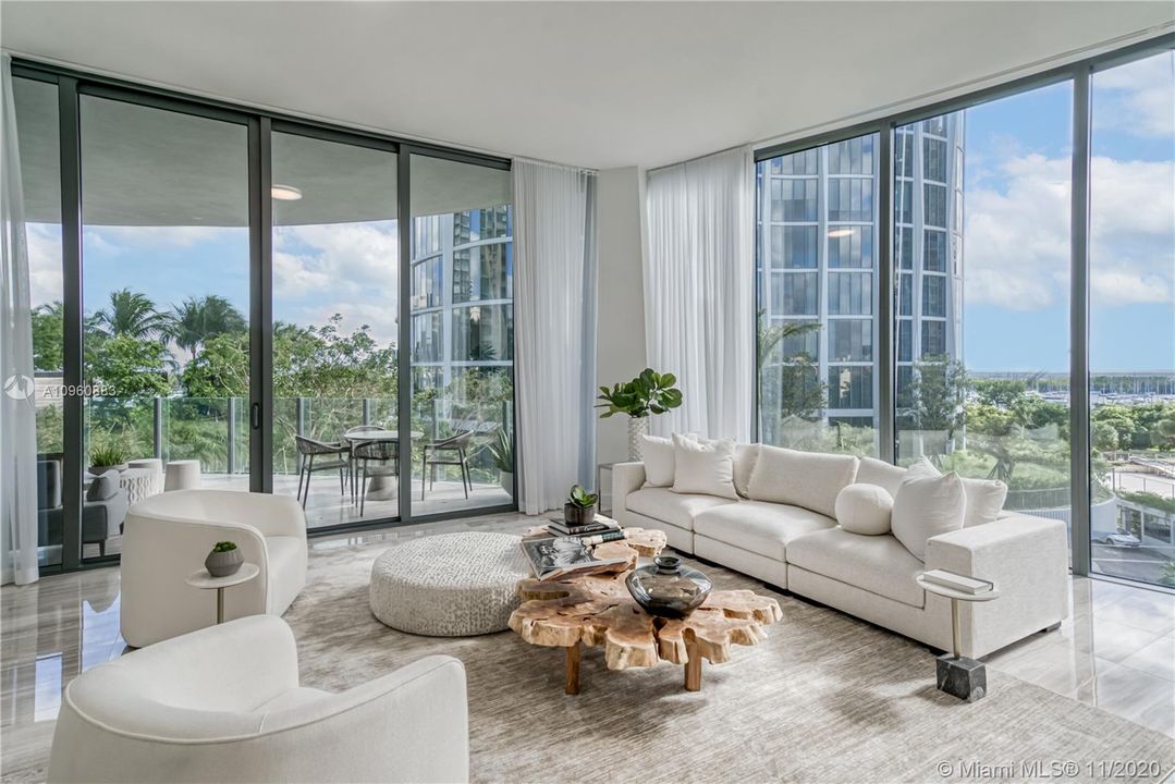 Recently Sold: $2,795,000 (4 beds, 5 baths, 3592 Square Feet)