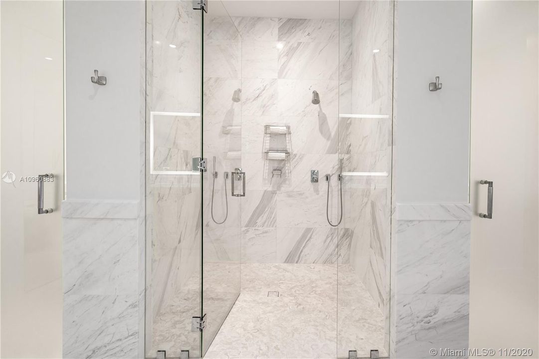 Recently Sold: $2,795,000 (4 beds, 5 baths, 3592 Square Feet)