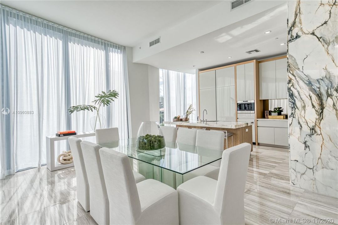 Recently Sold: $2,795,000 (4 beds, 5 baths, 3592 Square Feet)
