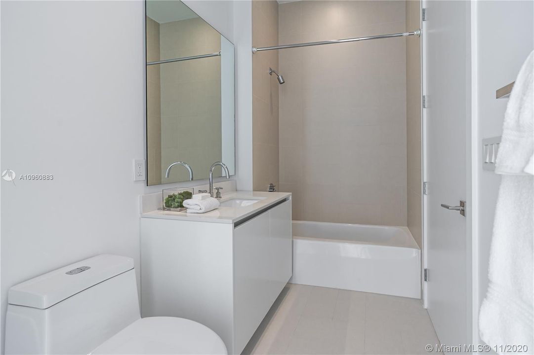 Recently Sold: $2,795,000 (4 beds, 5 baths, 3592 Square Feet)