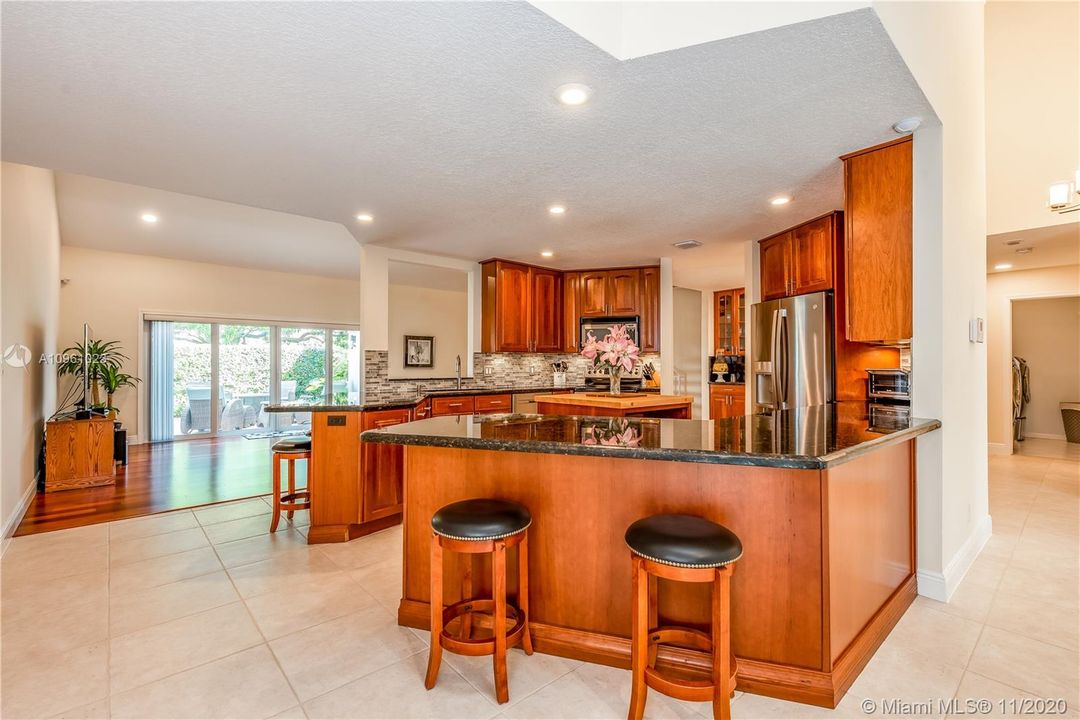 Recently Sold: $510,000 (3 beds, 3 baths, 2815 Square Feet)