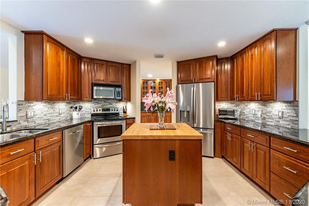 Recently Sold: $510,000 (3 beds, 3 baths, 2815 Square Feet)