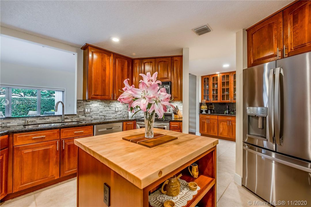 Recently Sold: $510,000 (3 beds, 3 baths, 2815 Square Feet)