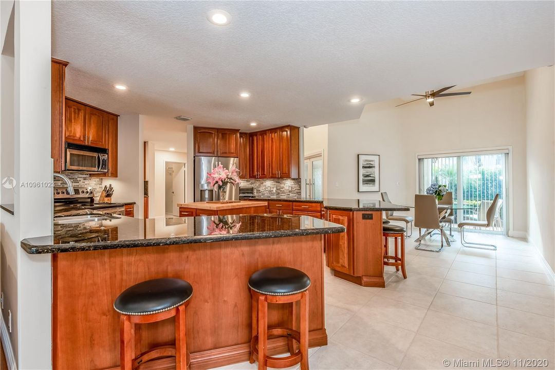 Recently Sold: $510,000 (3 beds, 3 baths, 2815 Square Feet)