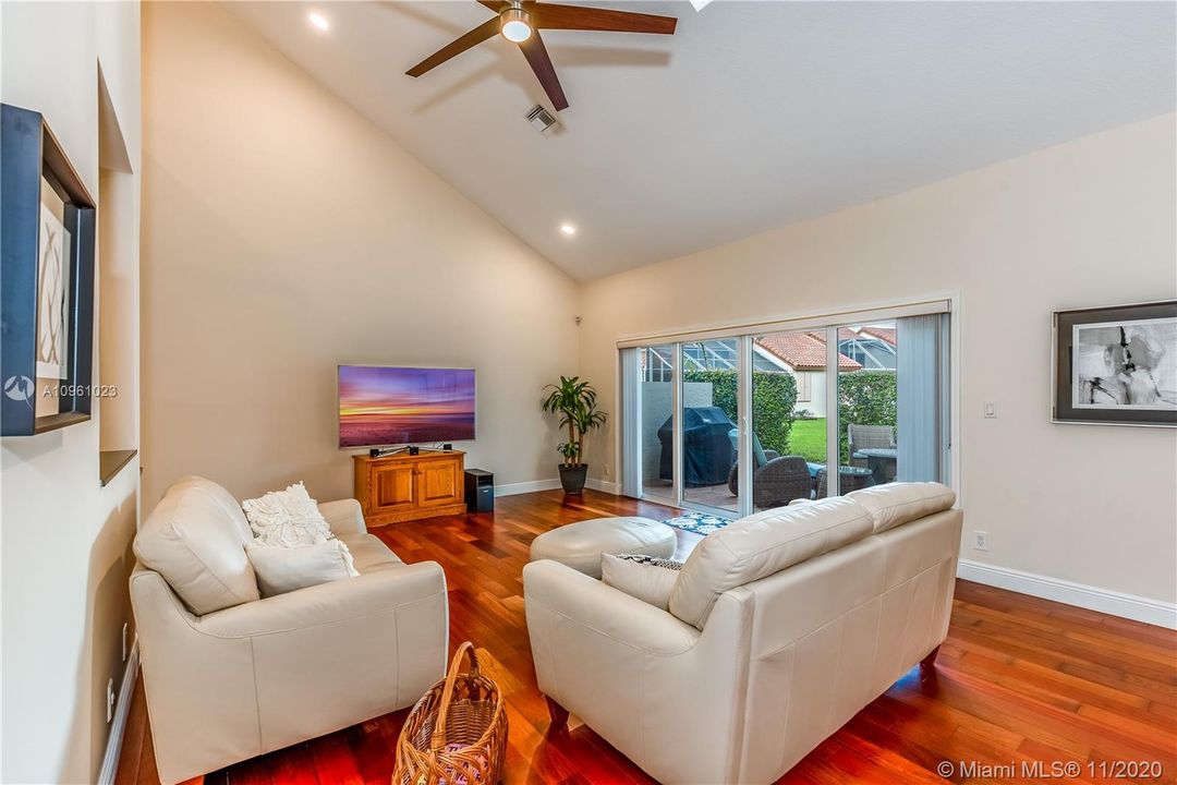 Recently Sold: $510,000 (3 beds, 3 baths, 2815 Square Feet)
