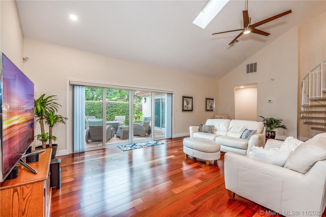 Recently Sold: $510,000 (3 beds, 3 baths, 2815 Square Feet)