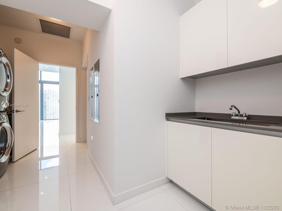 Recently Rented: $11,500 (3 beds, 4 baths, 3092 Square Feet)