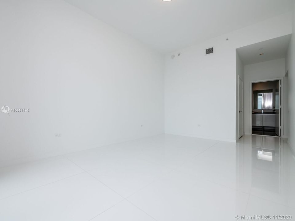 Recently Rented: $11,500 (3 beds, 4 baths, 3092 Square Feet)