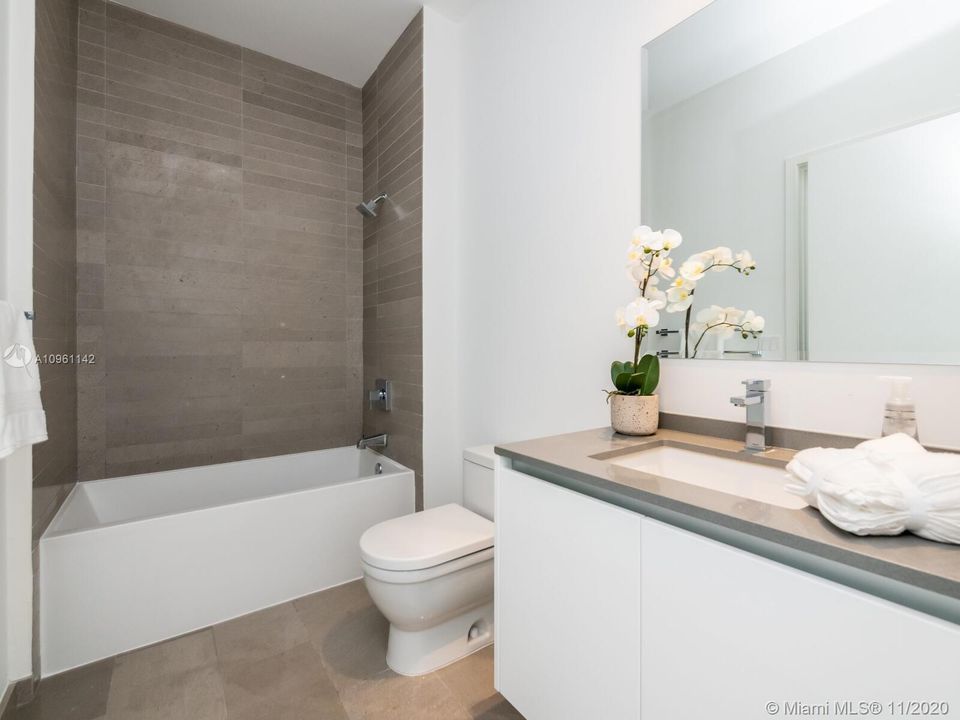 Recently Rented: $11,500 (3 beds, 4 baths, 3092 Square Feet)