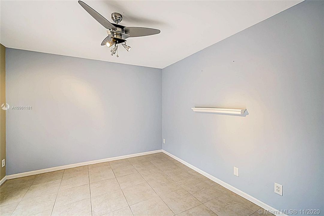 Vendido Recientemente: $310,500 (3 camas, 2 baños, 1628 Pies cuadrados)