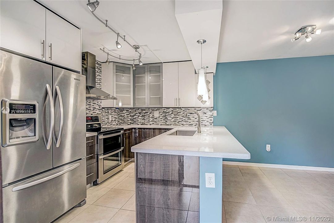 Vendido Recientemente: $310,500 (3 camas, 2 baños, 1628 Pies cuadrados)
