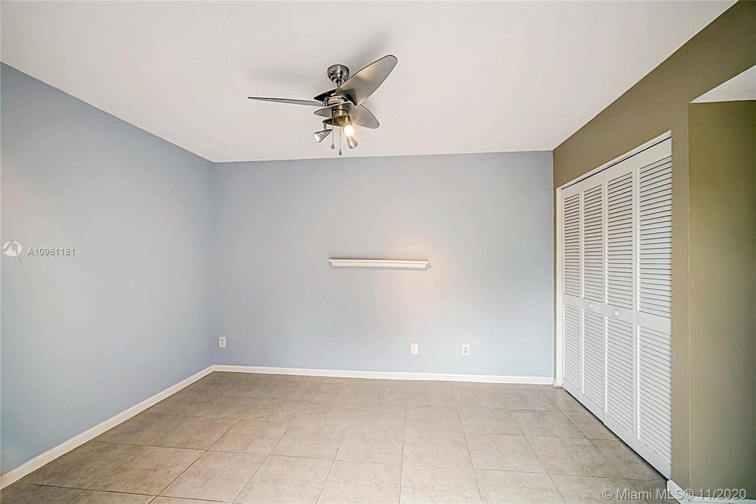 Vendido Recientemente: $310,500 (3 camas, 2 baños, 1628 Pies cuadrados)
