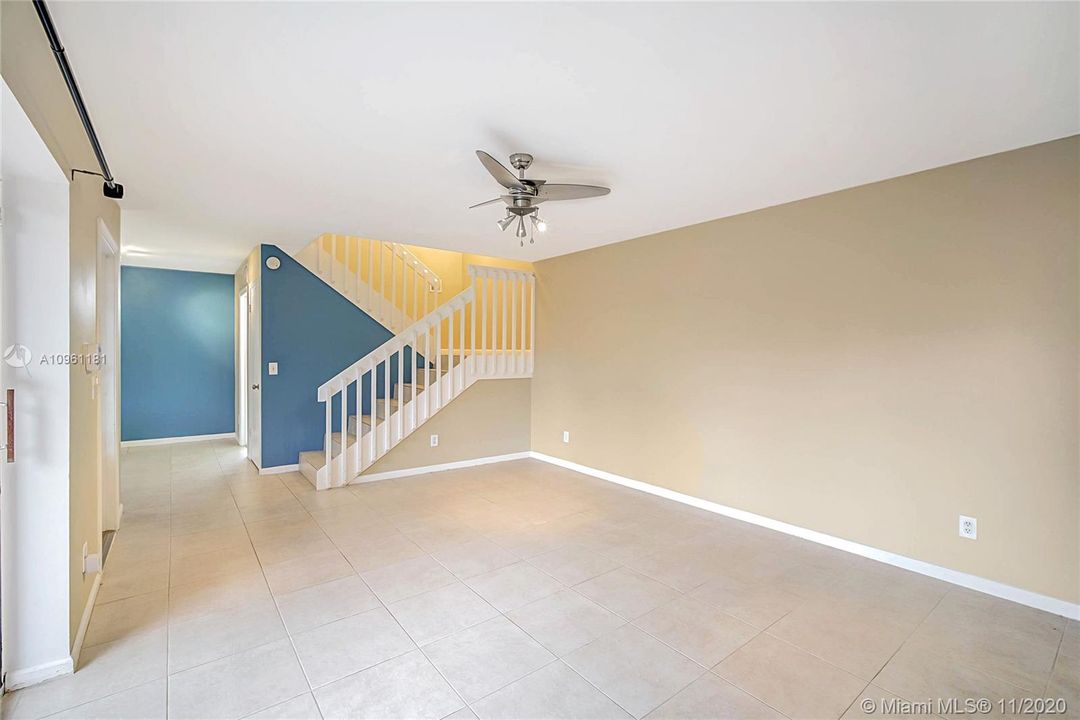Vendido Recientemente: $310,500 (3 camas, 2 baños, 1628 Pies cuadrados)