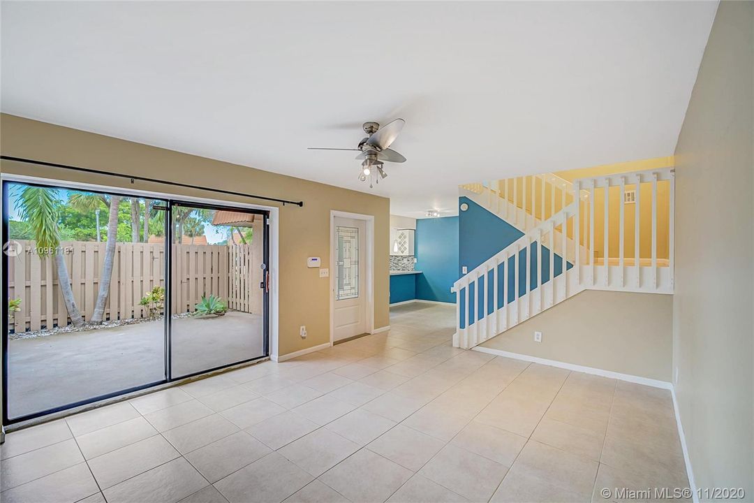 Vendido Recientemente: $310,500 (3 camas, 2 baños, 1628 Pies cuadrados)