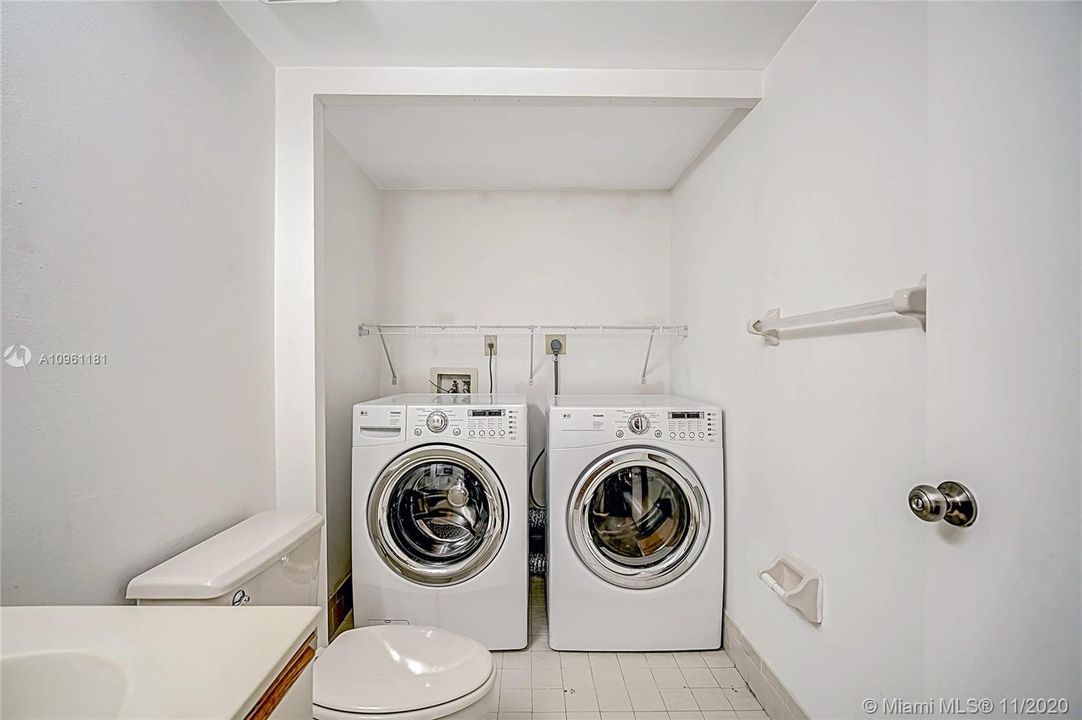 Vendido Recientemente: $310,500 (3 camas, 2 baños, 1628 Pies cuadrados)