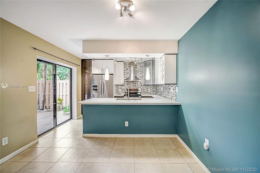 Vendido Recientemente: $310,500 (3 camas, 2 baños, 1628 Pies cuadrados)