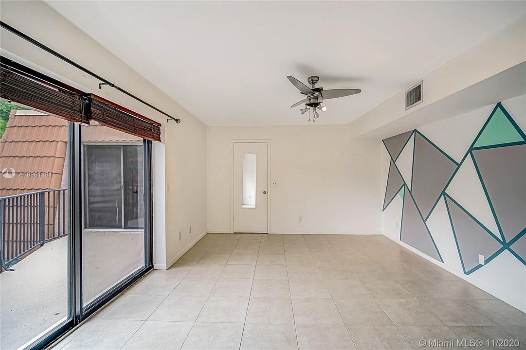 Vendido Recientemente: $310,500 (3 camas, 2 baños, 1628 Pies cuadrados)