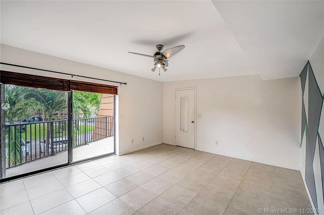 Vendido Recientemente: $310,500 (3 camas, 2 baños, 1628 Pies cuadrados)