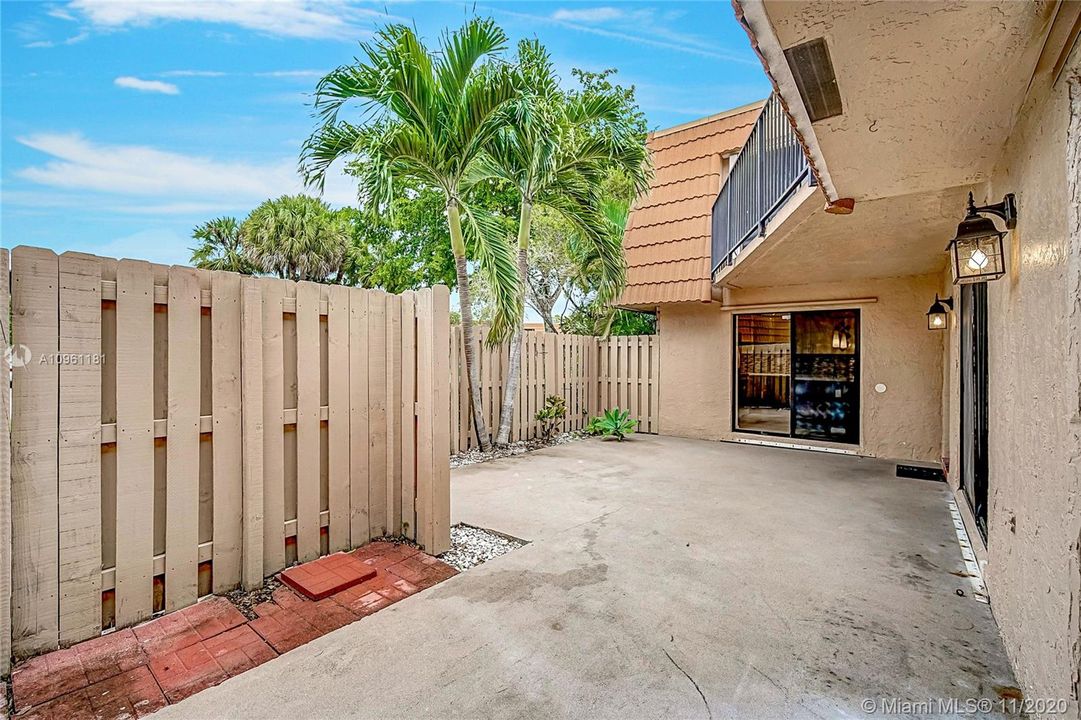 Vendido Recientemente: $310,500 (3 camas, 2 baños, 1628 Pies cuadrados)