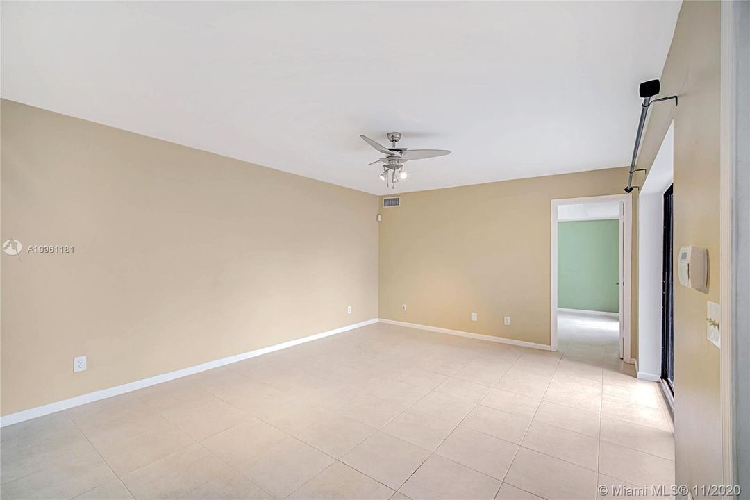 Vendido Recientemente: $310,500 (3 camas, 2 baños, 1628 Pies cuadrados)