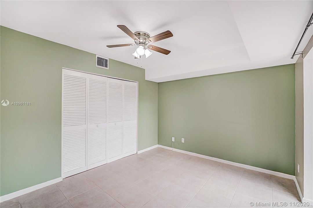 Vendido Recientemente: $310,500 (3 camas, 2 baños, 1628 Pies cuadrados)