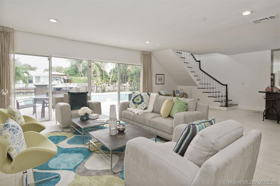 Recently Sold: $2,000,000 (3 beds, 4 baths, 2983 Square Feet)