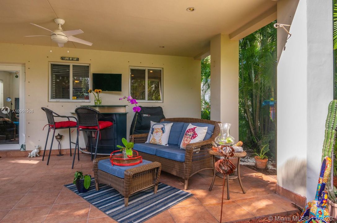 Vendido Recientemente: $450,000 (3 camas, 2 baños, 1930 Pies cuadrados)