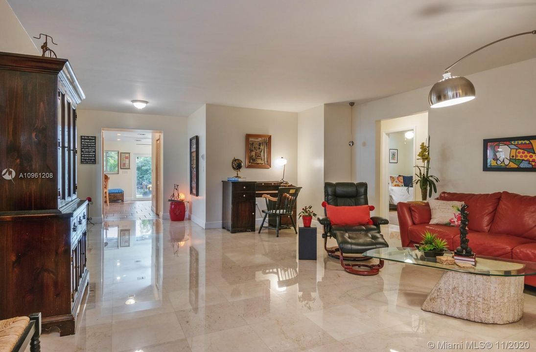 Vendido Recientemente: $450,000 (3 camas, 2 baños, 1930 Pies cuadrados)