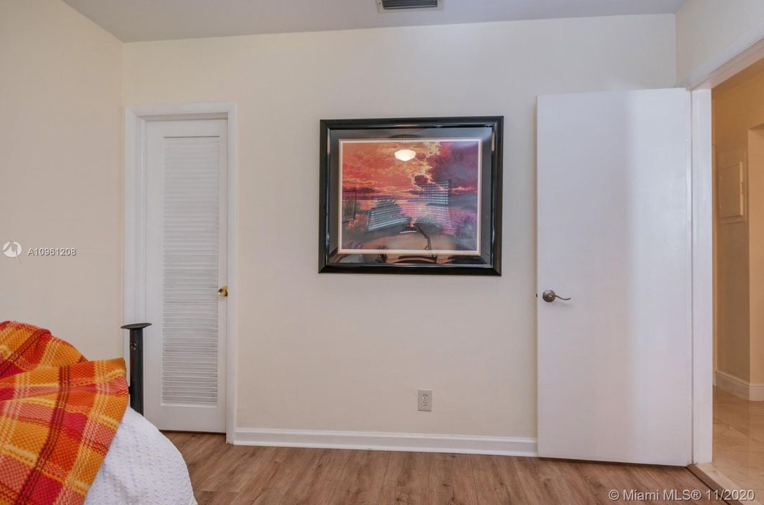 Vendido Recientemente: $450,000 (3 camas, 2 baños, 1930 Pies cuadrados)