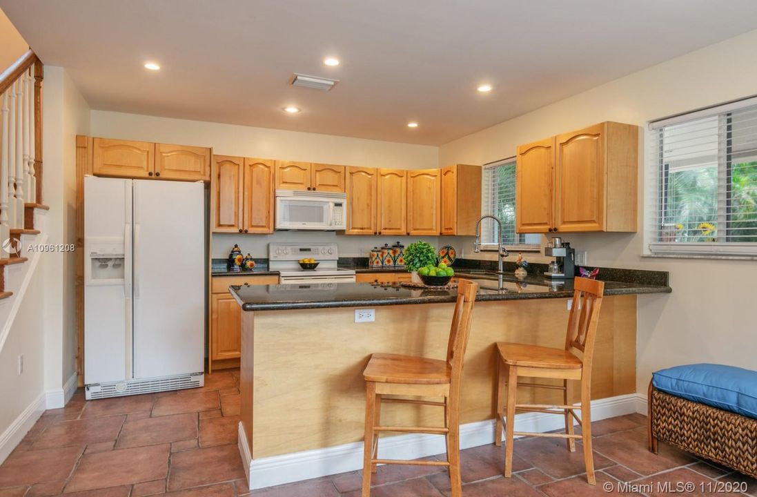 Vendido Recientemente: $450,000 (3 camas, 2 baños, 1930 Pies cuadrados)